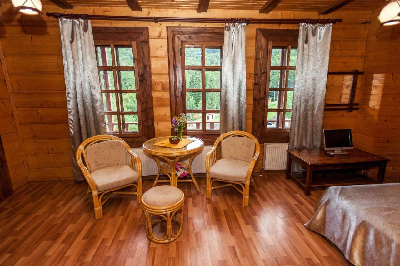 Альпина Hotel ยาเรมชา ภายนอก รูปภาพ
