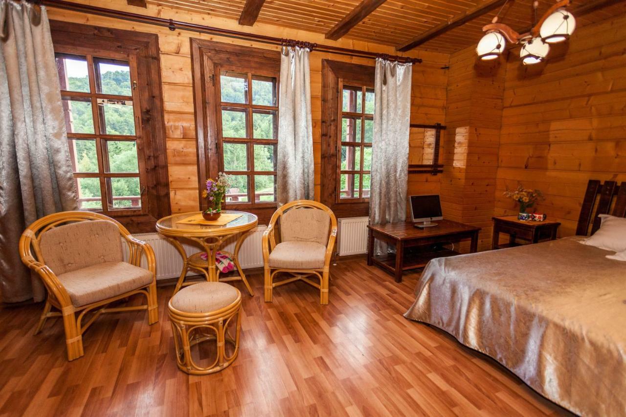 Альпина Hotel ยาเรมชา ภายนอก รูปภาพ